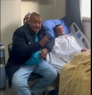 بالصور ناصر البرنس من داخل المستشفى أخويا زعل عشان معزمتوش في افتتاح المطعم 2 ناصر البرنس من داخل المستشفى