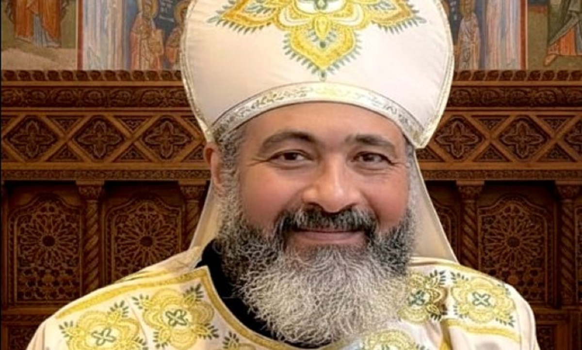 بالفيديو القمص أرميا فهمي عن سبب نزول الزيت المقدس من أيقونة العذراء بكنيسة الأنبا بيشوي ببورسعيد البداية عام 1990 4 إصابة أبونا أرميا فهمي