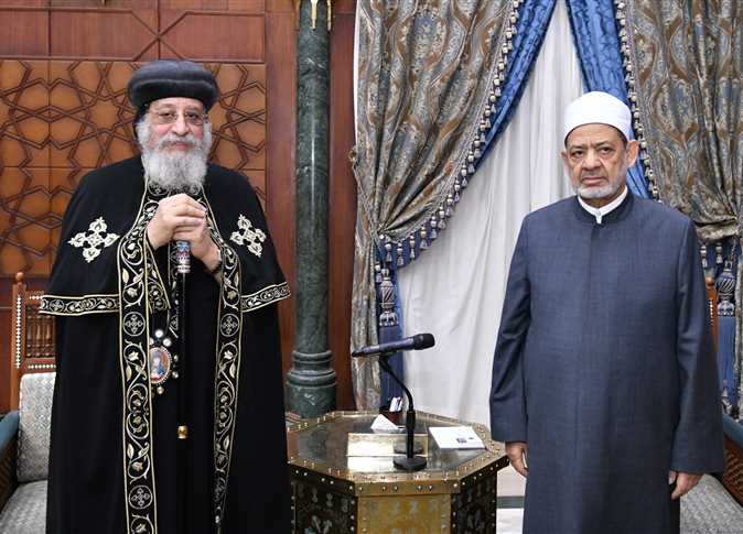 بعد وعكته الصحية البابا تواضروس يطمئن هاتفياً على صحة الإمام الأكبر شيخ الأزهر 5 شيخ الأزهر والبابا تواضروس