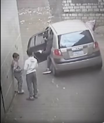 بالصور اختطاف طفل في كفر الشيخ وكاميرات المراقبة تسجل تفاصيل الحادثة 3 اختطاف طفل في كفر الشيخ