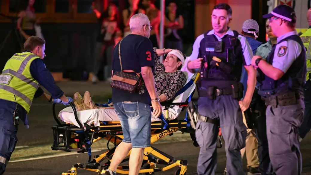 والد السوري أحمد الأحمد يكشف تفاصيل جديدة حول تصدي نجله لمنفذ هجوم سيدني 2 هجوم سيدني