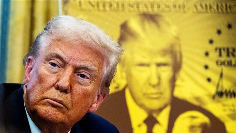 الإعلان عن الرسوم عقب إطلاق تأشيرة بطاقة ترامب الذهبية للإقامة في أمريكا رسميًا 2 بطاقة ترامب الذهبية