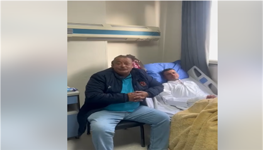 شقيق ناصر البرنس في مشهد إنساني مثير للجدل يفترش الرصيف من المستشفى إلى الشارع شهود يكشفون التفاصيل 3 إشعال شقيق ناصر البرنس النار في نفسه