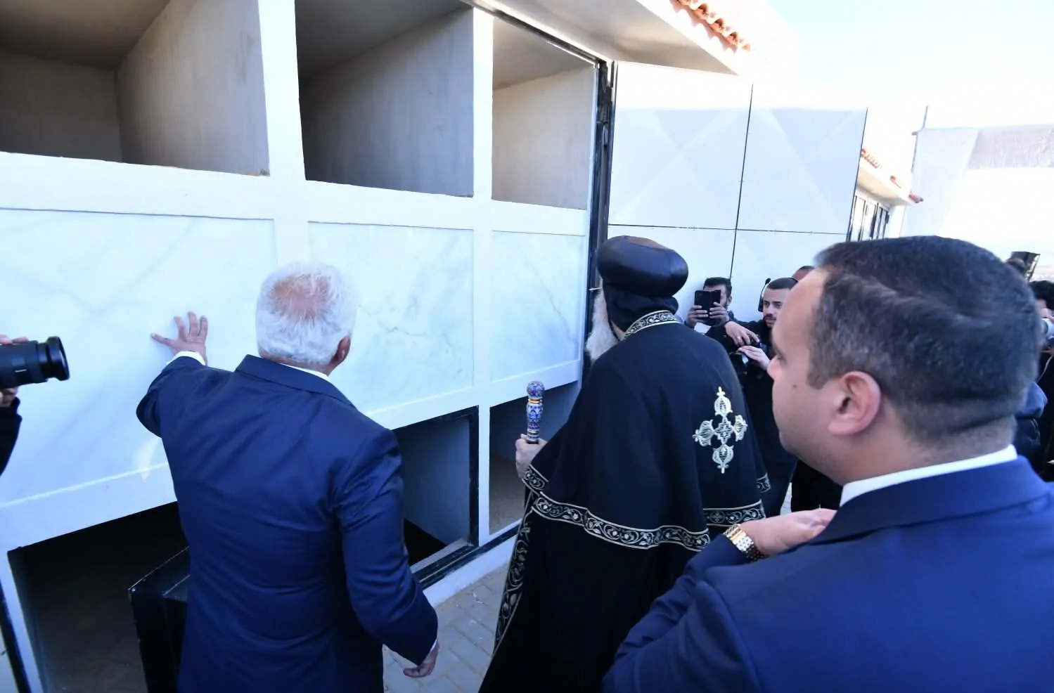 بالصور البابا تواضروس الثاني يضع حجر أساس مشروع المقابر البطريركية بالقطامية 3 البابا تواضروس يضع حجر أساس مشروع مقابر البطريركية