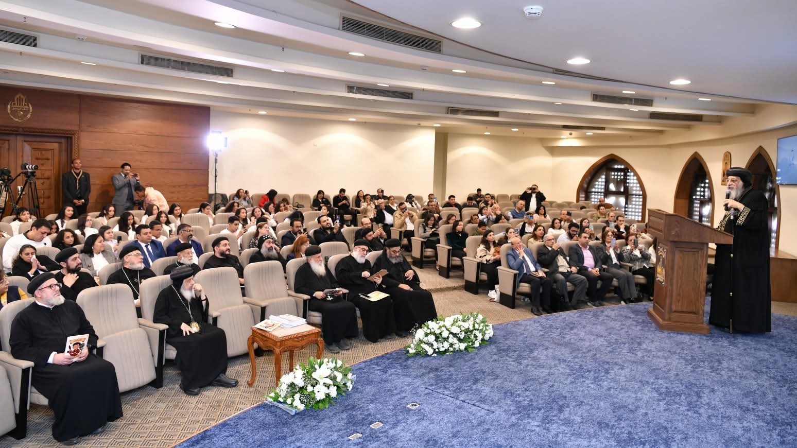 البابا تواضروس يشهد تخريج دفعة من معهد تاريخ الكنيسة ويدعو لدراسة تاريخ الكنائس الأخرى 2 تخريج دفعة جديدة من معهد تاريخ الكنيسة