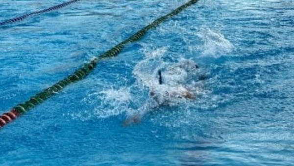 سابوا يوسف في المية شاهد عيان يكشف تفاصيل مأساة وفاة السباح خلال بطولة الجمهورية 3 وفاة السباح يوسف