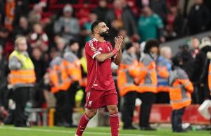 نكشف عن سر الزيارة المفاجئة لـ محمد صلاح إلى السعودية هل يتفاوض مع أحد الأندية 3 شائعات انتقال محمد صلاح