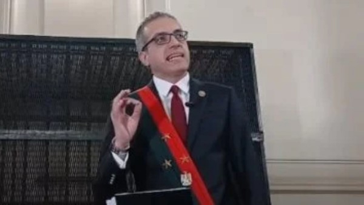 ننشر أول صورة لـ المتهم بالاعتداء على أطفال مدرسة الإسكندرية بعد إحالته للمفتي 2 ممثل النيابة