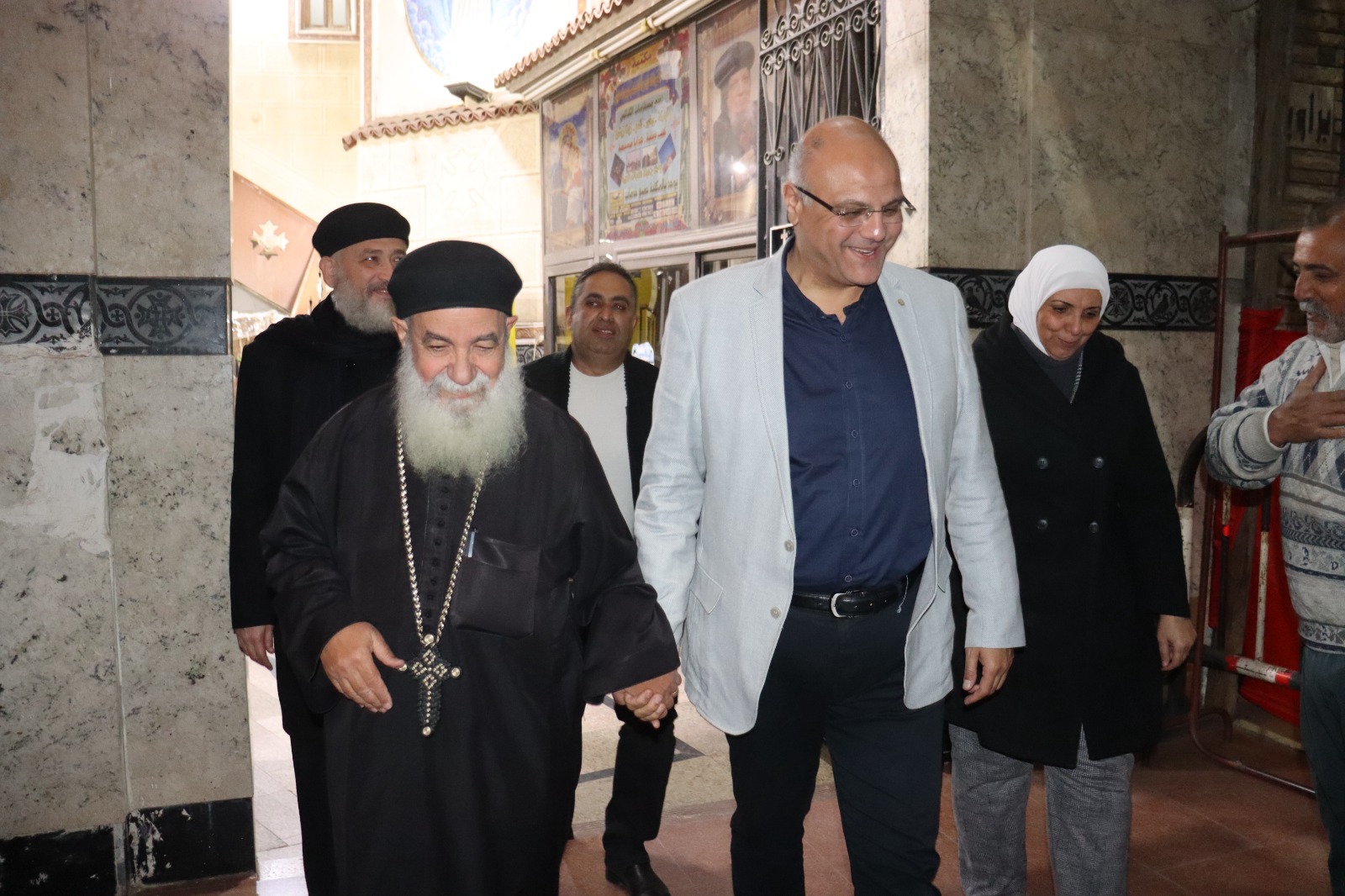 بالصور محافظ القليوبية يتفقد الكنائس ويهنئ القيادات الكنسية بمناسبة العام الميلادي الجديد 3 تهنئة محافظ القليوبية للكنائس