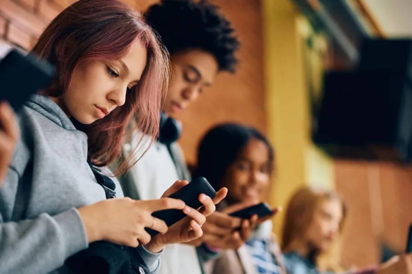 جهازك هيشتغل فوراً وببلاش كل ما تريد معرفته عن نظام إعفاء الـ 90 يوماً للمصريين العائدين من الخارج 3 الهواتف