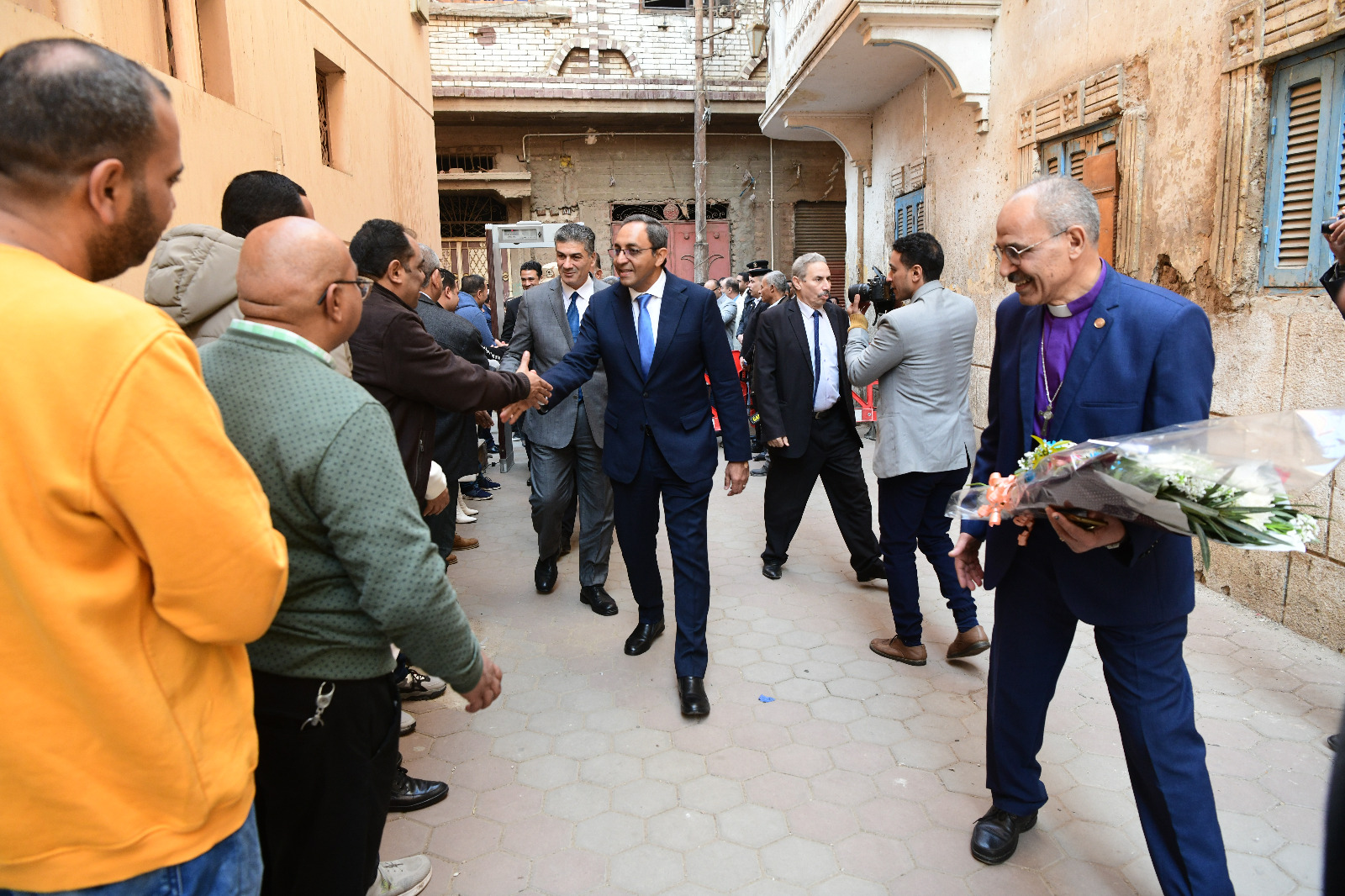 محافظ قنا يهنئ الطوائف المسيحية ب عيد الميلاد المجيد 2026 بكلمات مؤثرة 6 محافظ قنا يهنئ المسيحيين ب عيد الميلاد المجيد