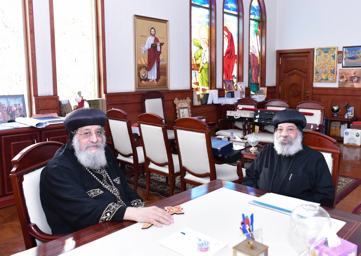 بالصور البابا تواضروس الثاني يستقبل نيافة الأنبا أولوجيوس ويعض أساقفة الإيبارشية 5 البابا يستقبل نيافة الأنبا رافائيل