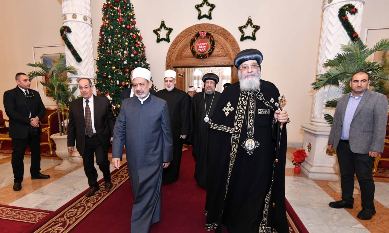 الدكتور أحمد الطيب يطمئن على صحة البابا تواضروس الثاني بلفتة تحمل معاني المحبة والتآخي 2 الدكتور أحمد الطيب يطمئن على صحة البابا تواضروس