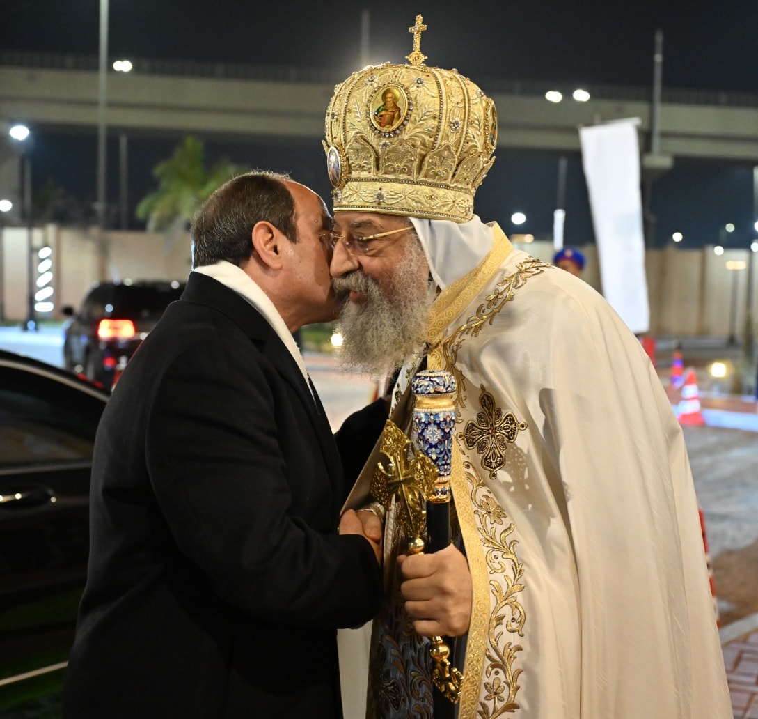 بالصور وصية الرئيس السيسي للمصريين خلال تهنئته بعيد الميلاد ألا يحاول أحد أبدًا أن يجعلنا نختلف أو نؤذي أنفسنا وبلدنا 2 الرئيس السيسي خلال تهنئته بعيد الميلاد
