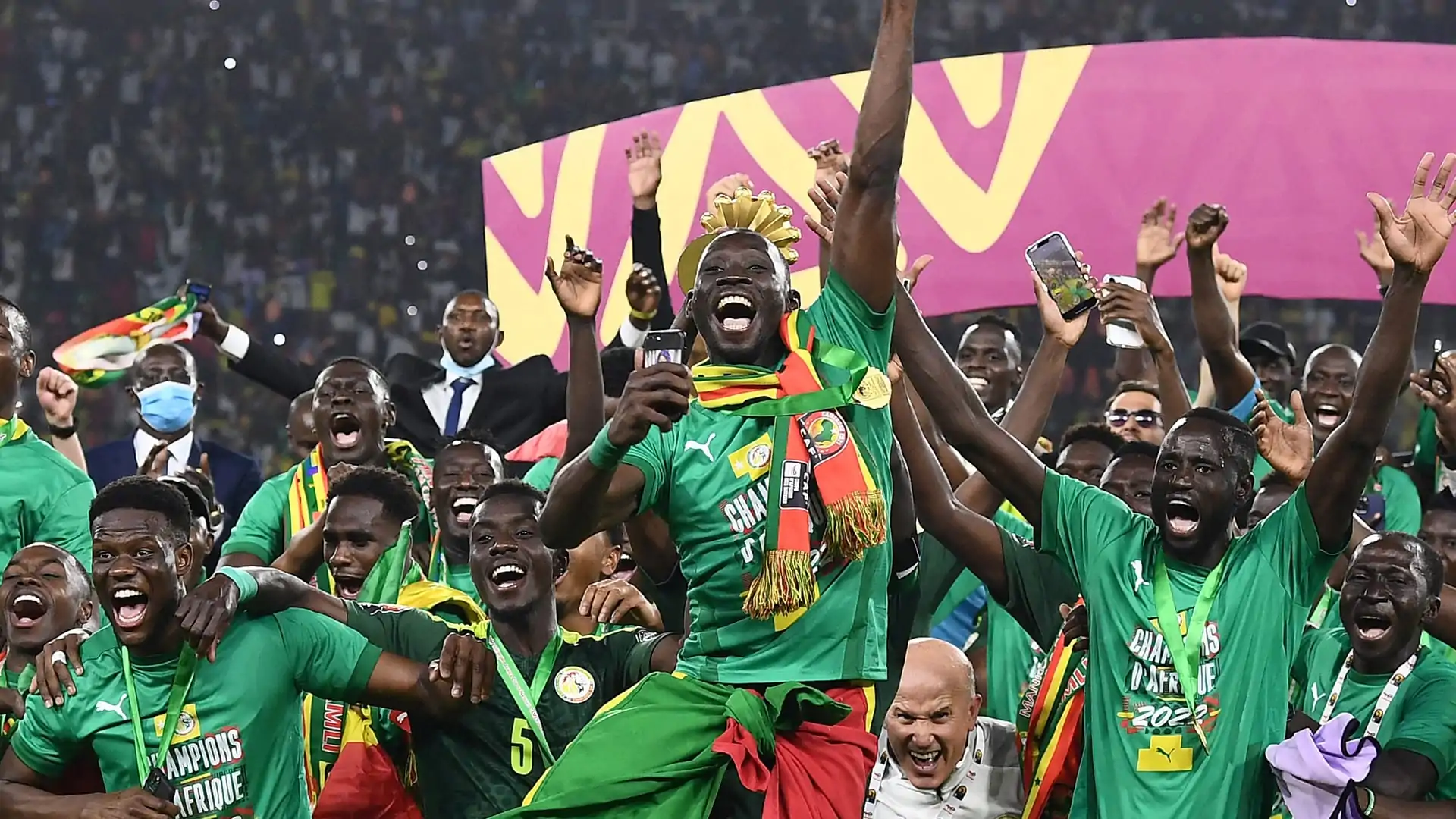 تعالوا وخذوها نياكاتي يشعل النار بوجه الكاف ويرفض تسليم اللقب للمغرب 3 السنغال