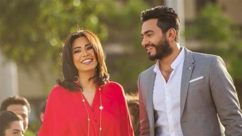 تامر حسني يساند شيرين عبدالوهاب برسالة مؤثرة على المسرح خلال حفل مدينتي 2 تامر حسني وشيرين