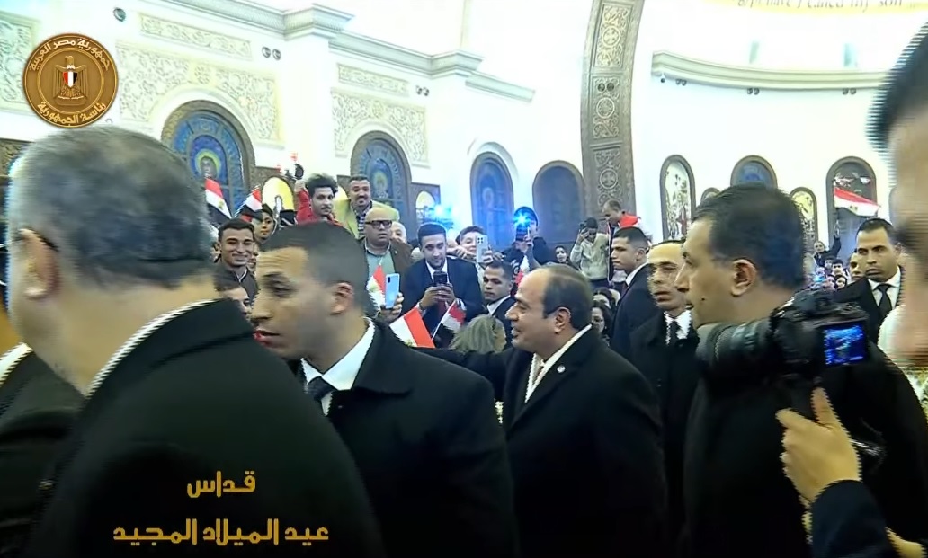 بنحبك يا ريسنا ياغالي بالصور كيف استقبل الأقباط الرئيس السيسي في الكاتدرائية في قداس عيد الميلاد 3 الرئيس السيسي في الكاتدرائية