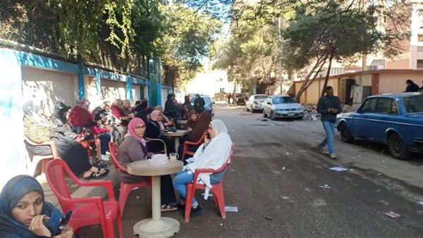 أولياء أمور يشتكون من تفتيش مهين لطالبات امتحانات الشهادة الإعدادية بمدرسة بالزقازيق وتعليم الشرقية تحقق 3 أولياء أمور يشتكون