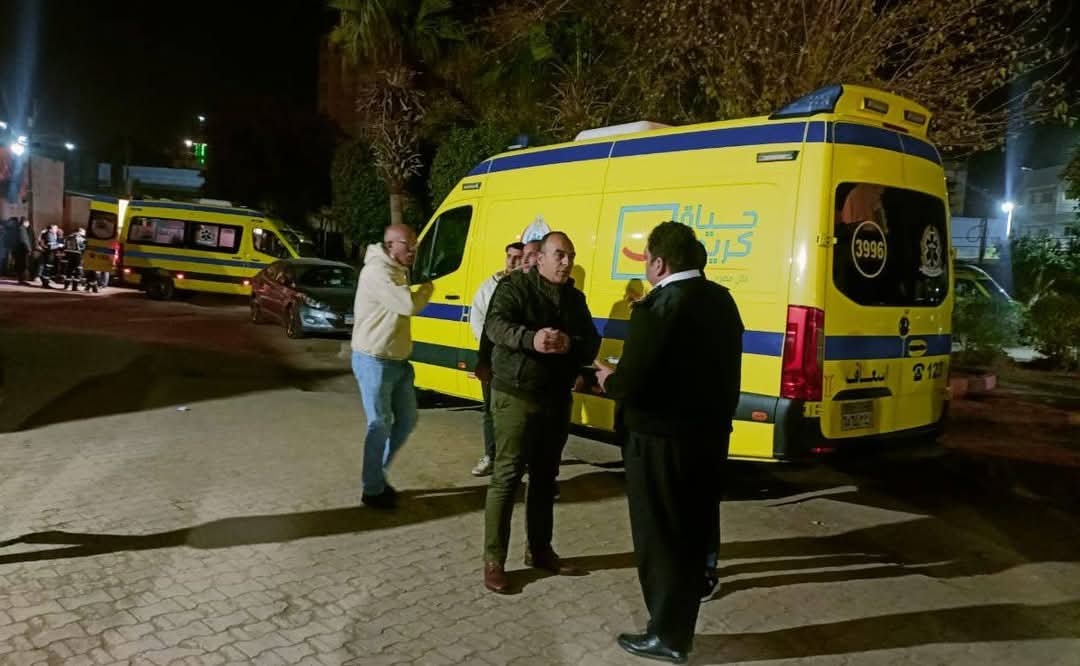 بالصور مأساة على الطريق الصحراوي في المنيا تؤدي إلى وفاة وإصابة 21 عامل 2 حادث المنيا