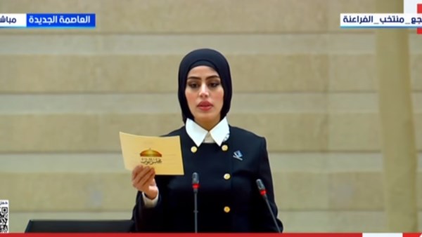 أعضاء مجلس النواب الجدد فى مشهد تاريخى يؤدون اليمين الدستوري من قلب العاصمة الجديدة ثلاث نائبات يقدن افتتاح الفصل التشريعى 2 أعضاء مجلس النواب الجدد