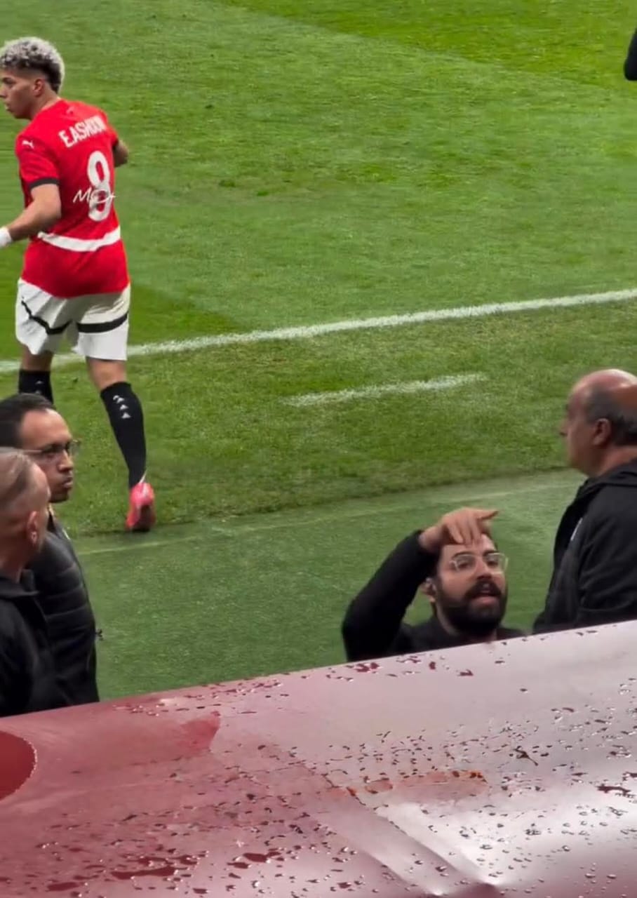 بالصور موقف غير متوقع لـ إمام عاشور بمباراة مصر والسنغال ولا واحد خد باله 3 إمام عاشور طلب تغيير شورته