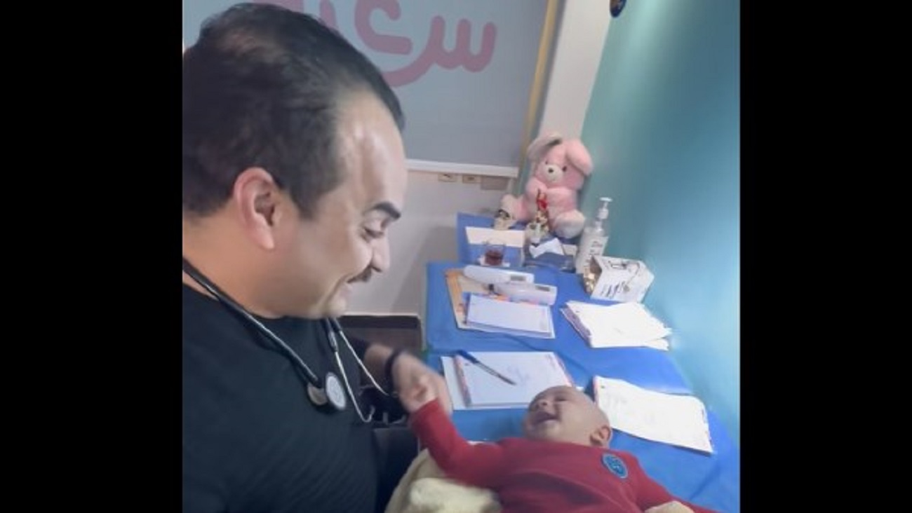 قصة الطبيب المصري وفيديو الرضيع تريند من عيادة أطفال ضحكات من القلب 4 قصة الطبيب المصري