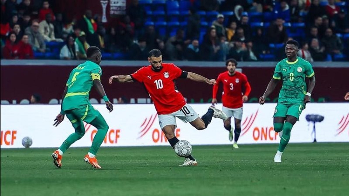 أسباب خسارة منتخب مصر من السنغال ناقد رياضي يوضح 4 الجماهير تنتقد لاعبي منتخب مصر