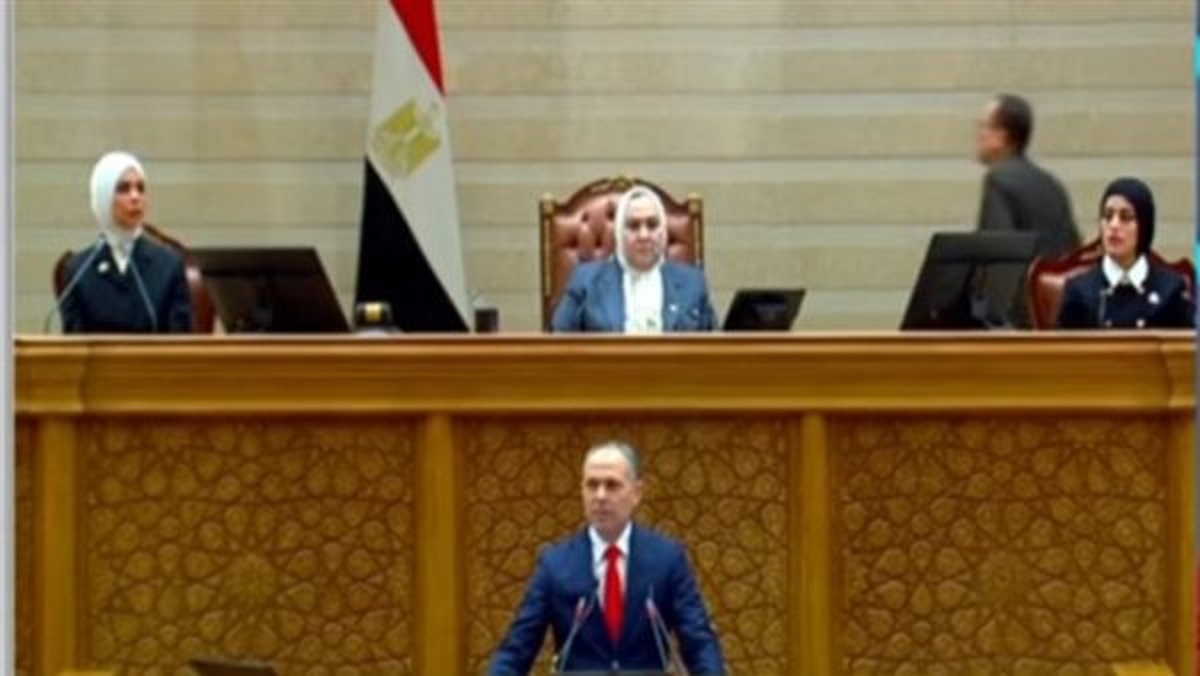الموقف القانوني لنواب البرلمان الجدد الذين لم يحضروا لأداء اليمين أثناء الجلسة الافتتاحية 3 أعضاء مجلس النواب الجدد يؤدون اليمين الدستوري