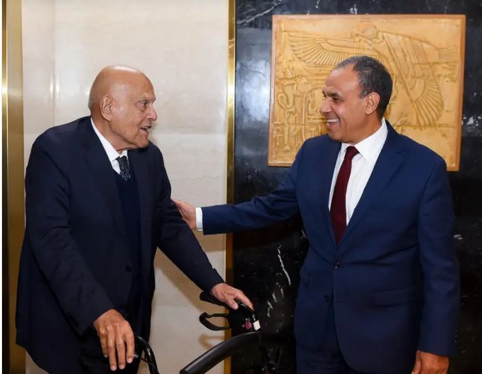 مصر تستعين بجراح القلوب البروفيسور مجدي يعقوب في مهمة خاصة بأفريقيا 2 مجدي يعقوب مع وزير الخارجية
