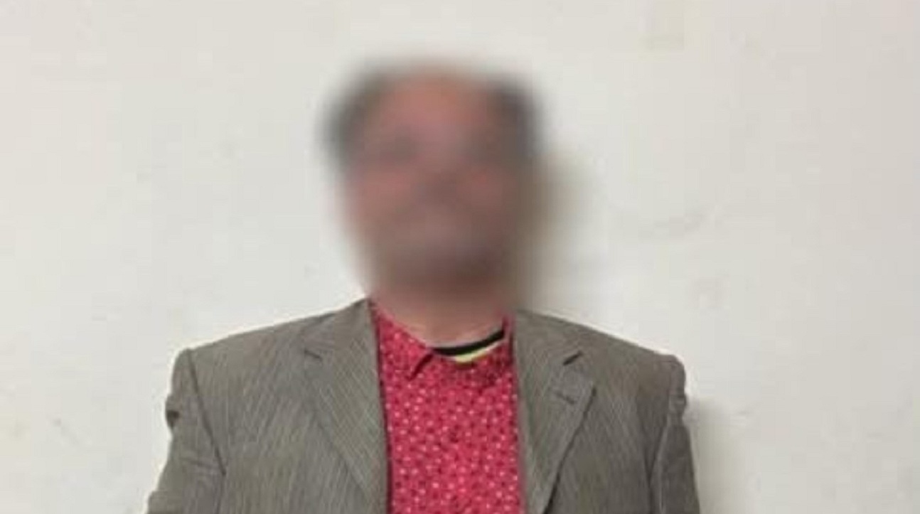 القصة الكاملة لإتلاف مرشد سياحي آثار سقارة بعد إلقاء القبض عليه 4 مرشد سياحى آثار سقارة