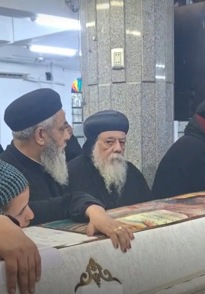 بطريرك الأقباط الكاثوليك ينعي ضحايا انهيار سور دير أبو فانا ويعزي البابا تواضروس الثاني 4 جنازة أطفال دير أبو فانا