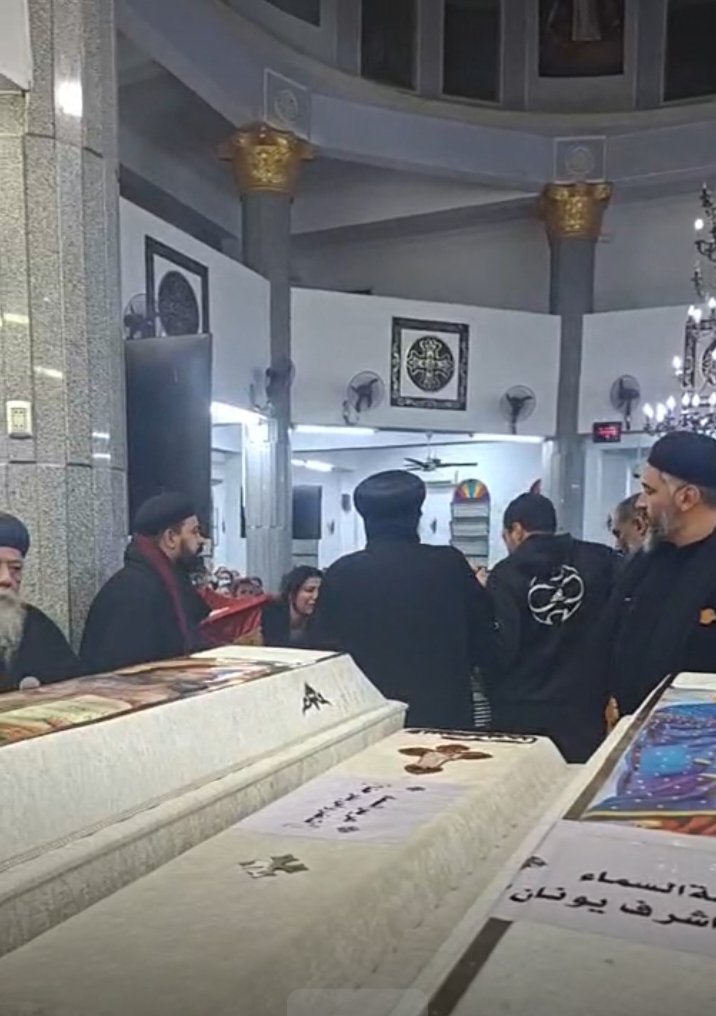 في موكب جنائزي مهيب بالصور المنيا تودع ملائكة دير أبو فانا بالدموع والصلوات 3 جنازة أطفال دير أبو فانا