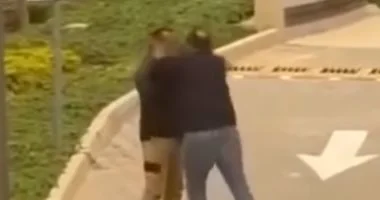 تعليق المهندس نجيب ساويرس على اعتداء أحد سكان كمبوند بالتجمع لفرد أمن أنا مع المظلوم دايما بس القصة ناقصة 4 الاعتداء على فرد أمن إداري