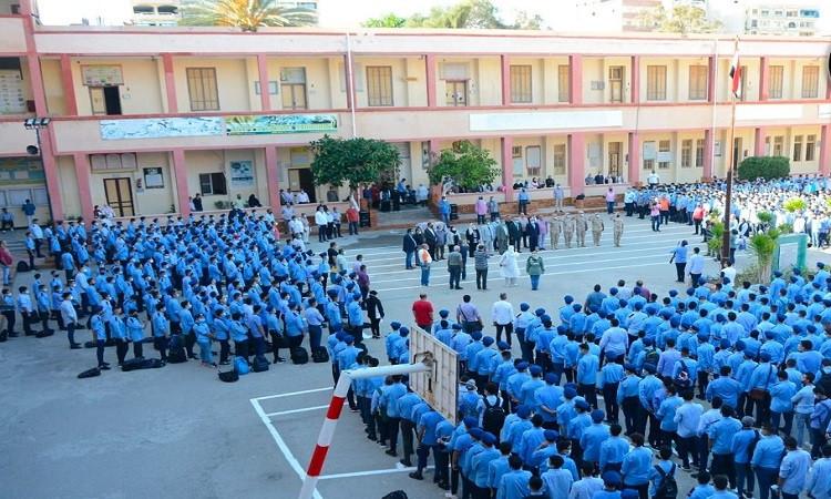 بسبب التقاعس عن ترشيد الكهرباء الجيزة تحيل 6 مديرين بالمدارس للتحقيق 4 طلاب المدارس الحكومية