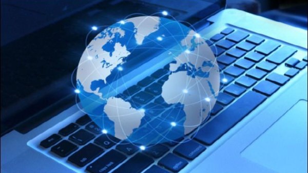 مشروع قانون جديد أمام البرلمان حماية الطفل من المؤثر الرقمي وضد مخاطر الإنترنت 2 مشروع قانون جديد أمام البرلمان ضد مخاطر الإنترنت