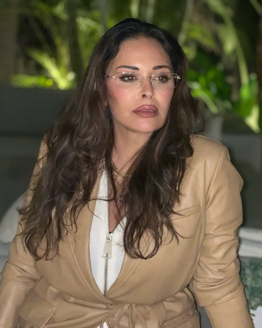 بالصور الفنانة داليا البحيري بعد جدل عملية التجميل تتألق بجلسة تصوير شبابية مبهرة 2 الفنانة داليا البحيري