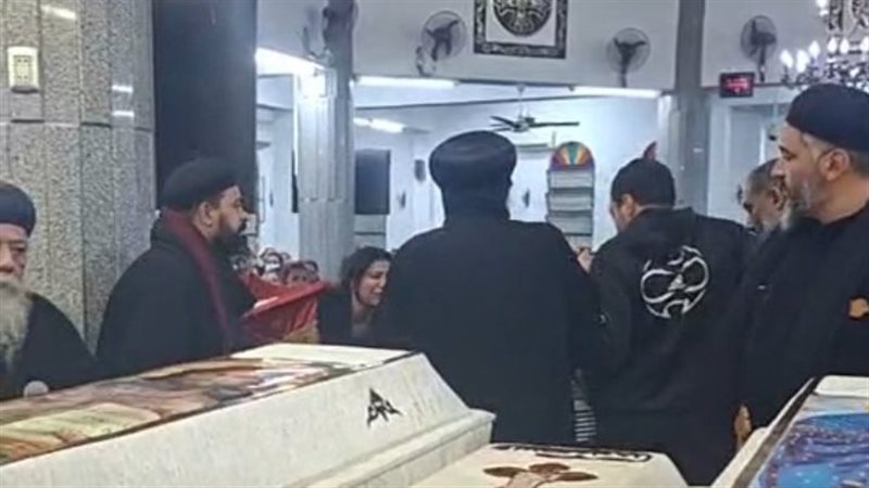 في موكب جنائزي مهيب بالصور المنيا تودع ملائكة دير أبو فانا بالدموع والصلوات 2 جنازة ملائكة دير أبو فانا