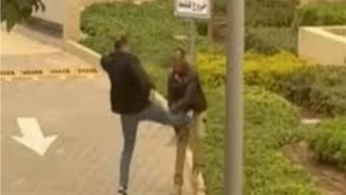 رجل أعمال يعترف بالاعتداء على فرد أمن إداري في التجمع حادثة أثارت غضب المواطنين 4 التعدي على فرد الأمن الإداري بالتجمع