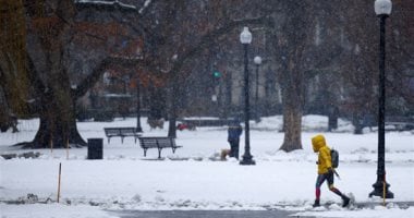 بالصور عاصفة ثلجية تاريخية نيويورك تعلن حظر تنقلات وإغلاق المدارس 2 عاصفة ثلجية تاريخية تشل نيويورك