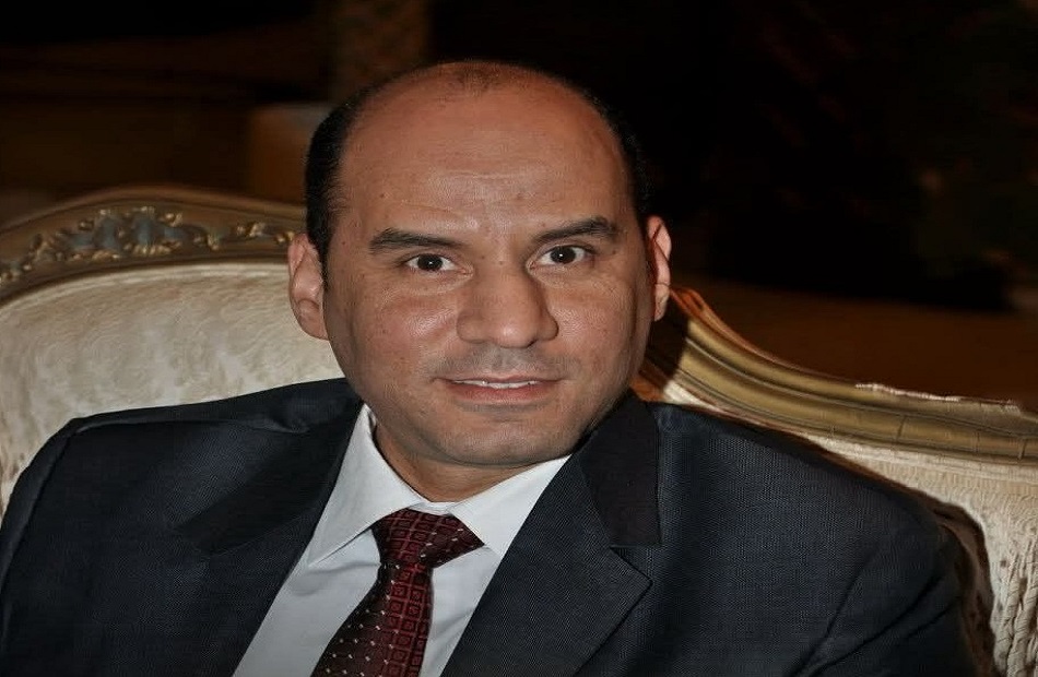 وزير العمل يصدر قرار بشأن عقود العمل بالخارج 2 وزير العمل