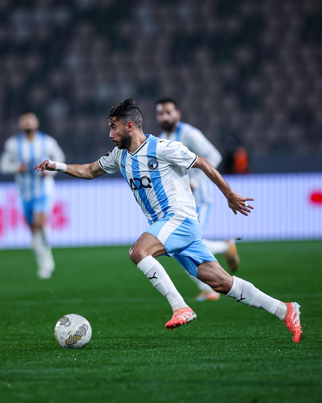 نقل لاعب بيراميدز للمستشفى بالإسعاف ليلة قاسية للسماوي أمام الزمالك في قمة الدوري 4 لعنة الإصابات تضرب تشكيل بيراميدز