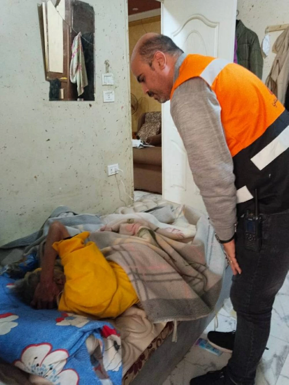 الأجهزة الأمنية تضبط صاحبة دار رعاية مسنين غير مرخصة بالقاهرة بعد اكتشاف وجود شخص مسن مقيد داخلها 3 الأجهزة الأمنية تضبط صاحبة دار رعاية مسنين