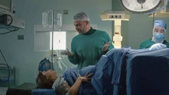 كبرتوا الموضوع ليه الفنان محمد إمام يعتذر عن مشهد الولادة بمسلسل الكينج آسف لأي سوء فهم 3 محمد إمام يعتذر عن مشهد الولادة