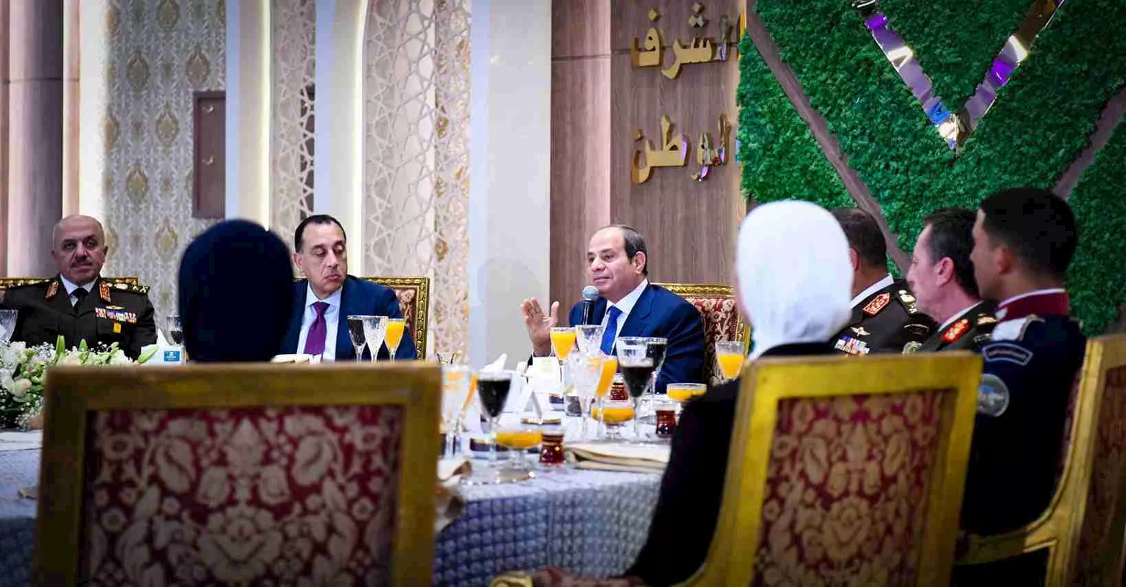 توجيهات الرئيس السيسي بدراسة إحالة المتورطين في التلاعب بالأسعار إلى القضاء العسكري 2 توجيهات الرئيس السيسي