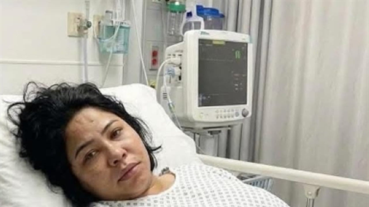 شيرين عبد الوهاب على سرير المرض عقب نقلها المستشفى بشكل عاجل 3 شيرين عبد الوهاب على سرير المرض