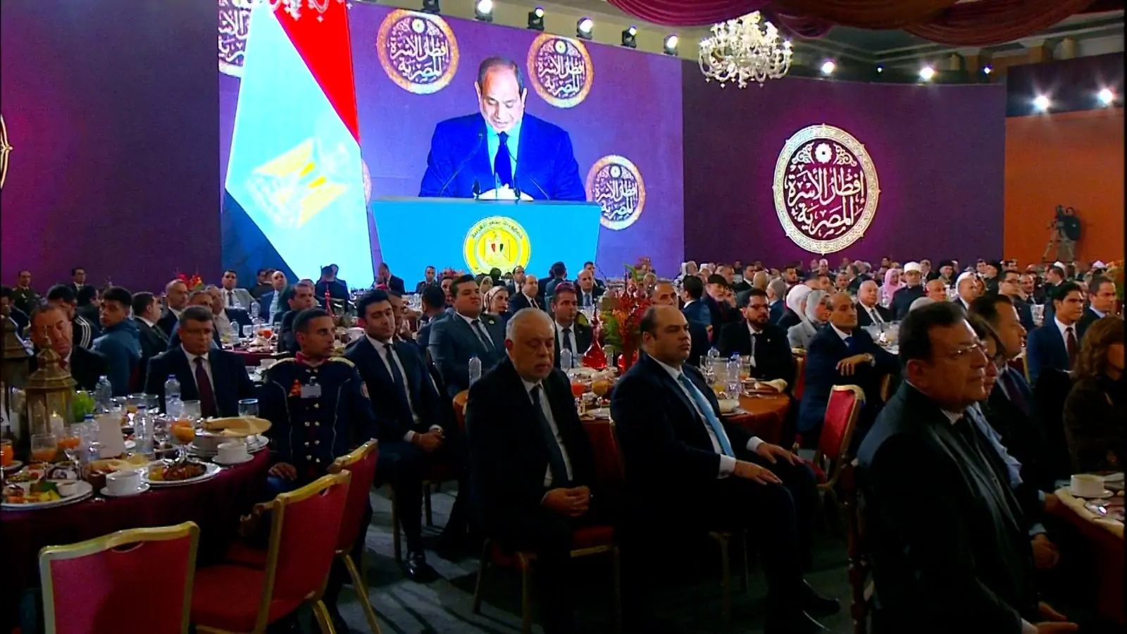 في ليلة تجلت فيها روح المحبة البابا تواضروس يشارك في إفطار الأسرة المصرية بحضور الرئيس السيسي 4 افطار الأسرة المصرية