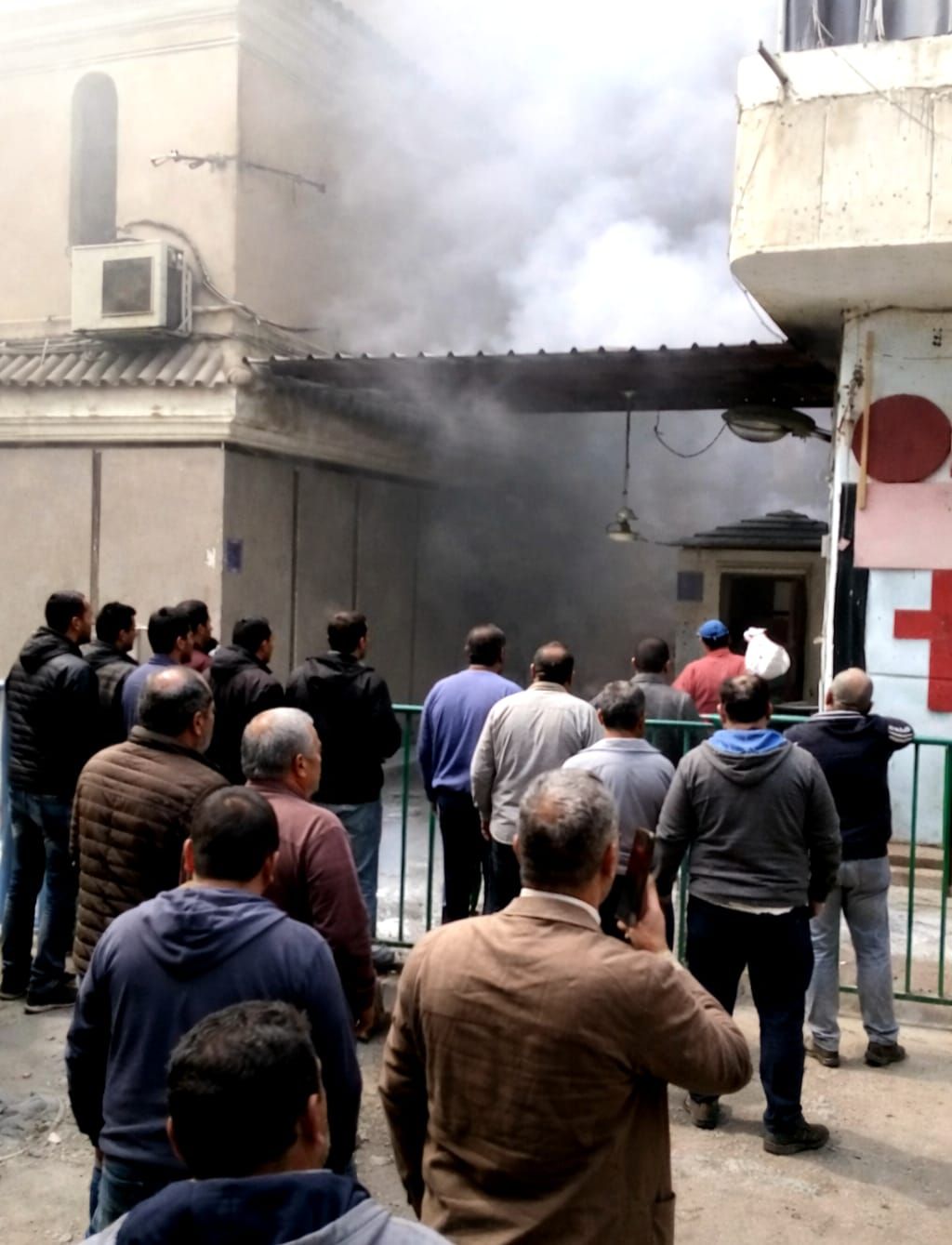 بالصور الحماية المدنية تنقذ كنيسة العذراء مريم بالحافظية بشبرا من جحيم النار 3 حريق بكنيسة العذراء مريم بالحافظية