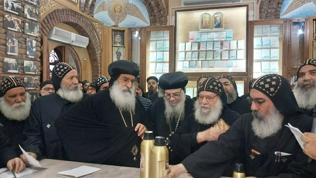 بالصور تطييب جسد المتنيح البابا شنودة الثالث بدير الأنبا بيشوي في ذكرى الـ14 لنياحته 2 تطييب جسد المتنيح البابا شنودة الثالث
