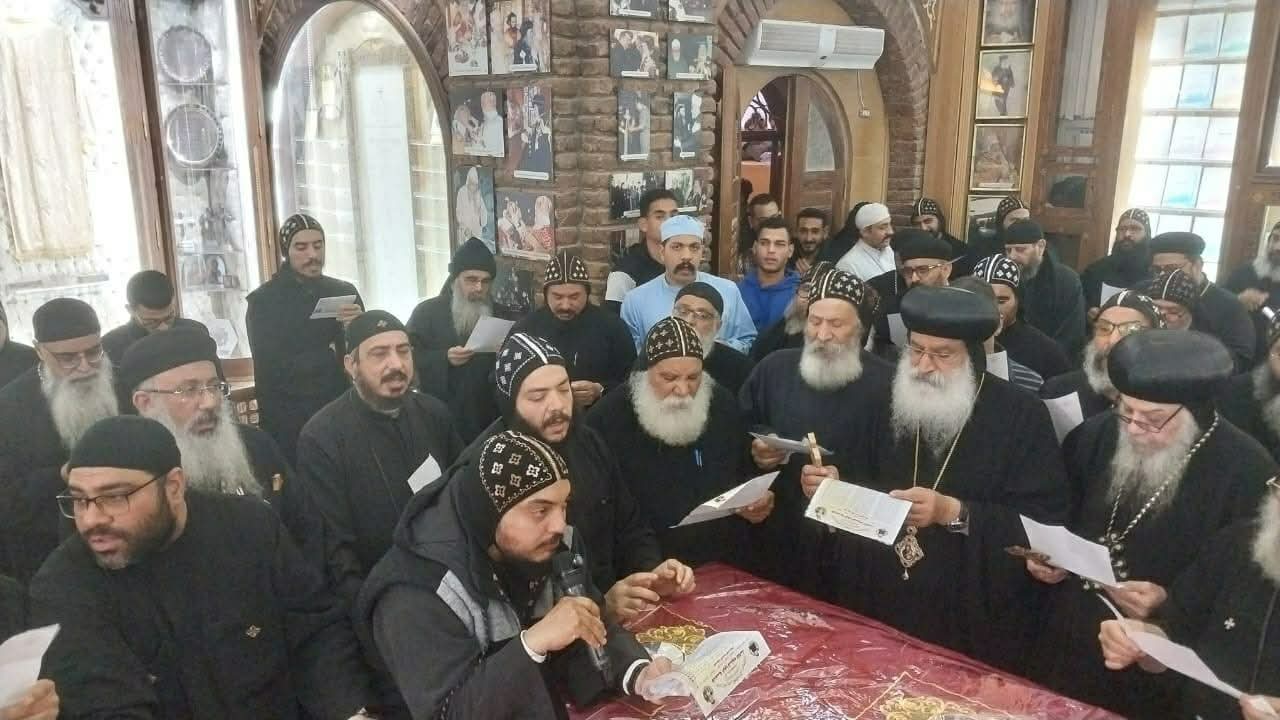 بالصور تطييب جسد المتنيح البابا شنودة الثالث بدير الأنبا بيشوي في ذكرى الـ14 لنياحته 3 تطييب جسد المتنيح البابا شنودة الثالث