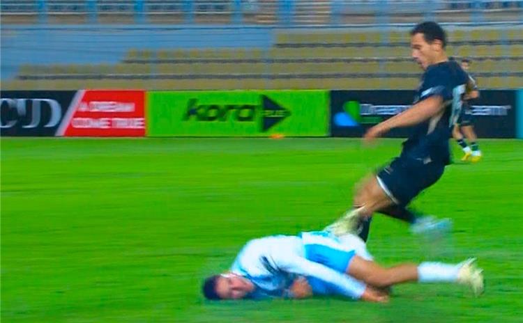 سقوط محمد حمدي لاعب بيراميدز انتزع القلوب لحظات عصيبة عاشتها الكرة المصرية 4 سقوط محمد حمدي يحزن الجميع